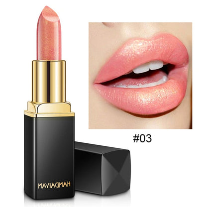 De lichtroze waterproof glitter lippenstift van Handaiyan. Met een afbeelding waar het resultaat te zien is op de lippen van een model.  