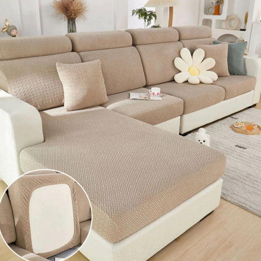 De champagne kleurige bank beschermhoes. Deze beschermhoes zorgt ervoor dat je bank nooit meer vies wordt. ideaal voor huisdiereigenaren of gezinnen met kinderen.
