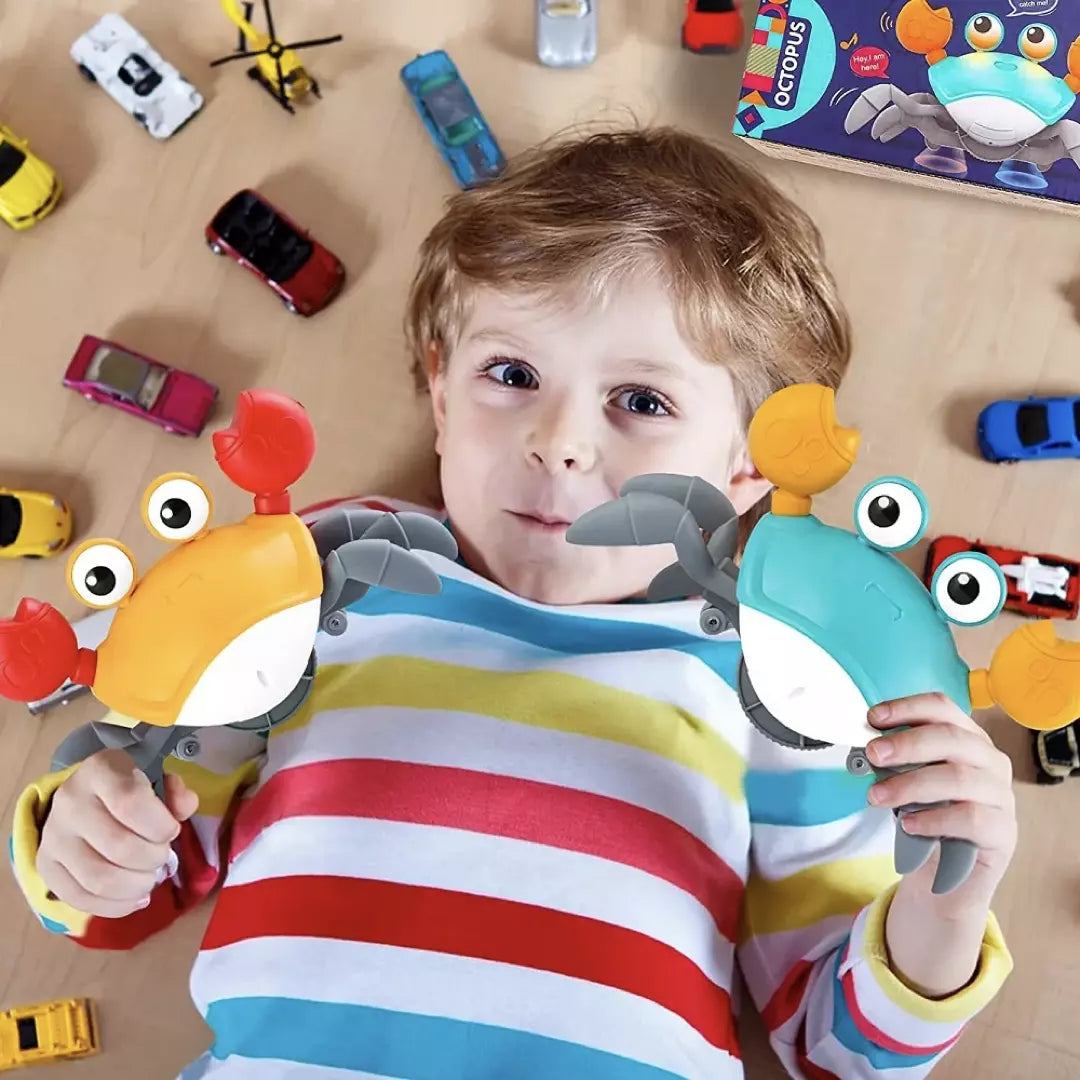 De bewegende krab met muziek in de kleur blauw en oranje.  Dit babyspeelgoed is perfect voor het stimuleren van motorische vaardigheden waaronder kruipen en leren lopen.