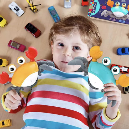 De bewegende krab met muziek in de kleur blauw en oranje.  Dit babyspeelgoed is perfect voor het stimuleren van motorische vaardigheden waaronder kruipen en leren lopen.