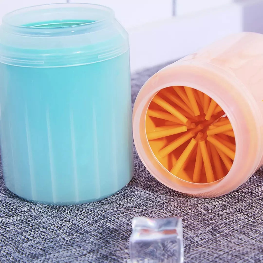 De draagbare poten reiniger in de kleur blauwe en oranje.