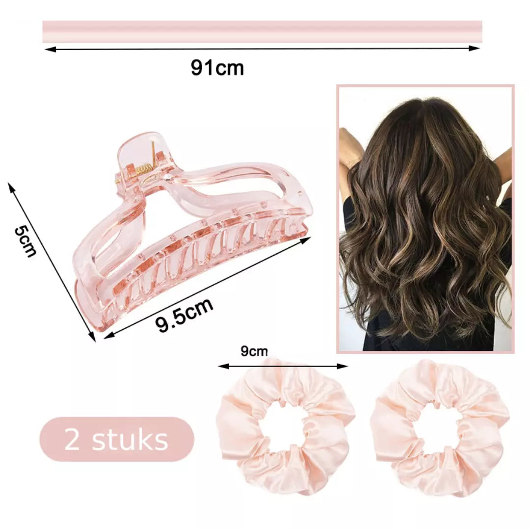 De afmetingen van de blush kleurige HeatFree Curler haarband staan weergegeven. De haarband is 91cm, de haarklip 9,5x5cm en de zijden scrunchies zijn 9cm. Met deze haarband creëer je perfecte krullen zonder hitte. 
