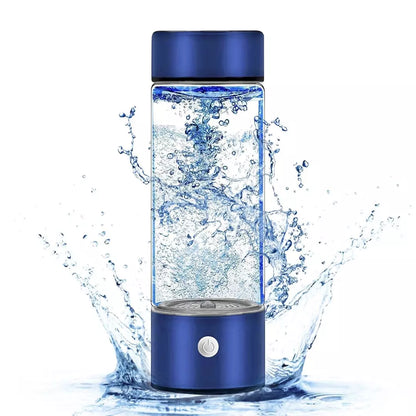 De blauwe HydroRefresh waterstof fles 2.0 heeft een inhoud van 420ml en een kracht van 10 watt. De waterfles is gevuld en de functionaliteit van de hydrogenen waterstof fles staat aan.