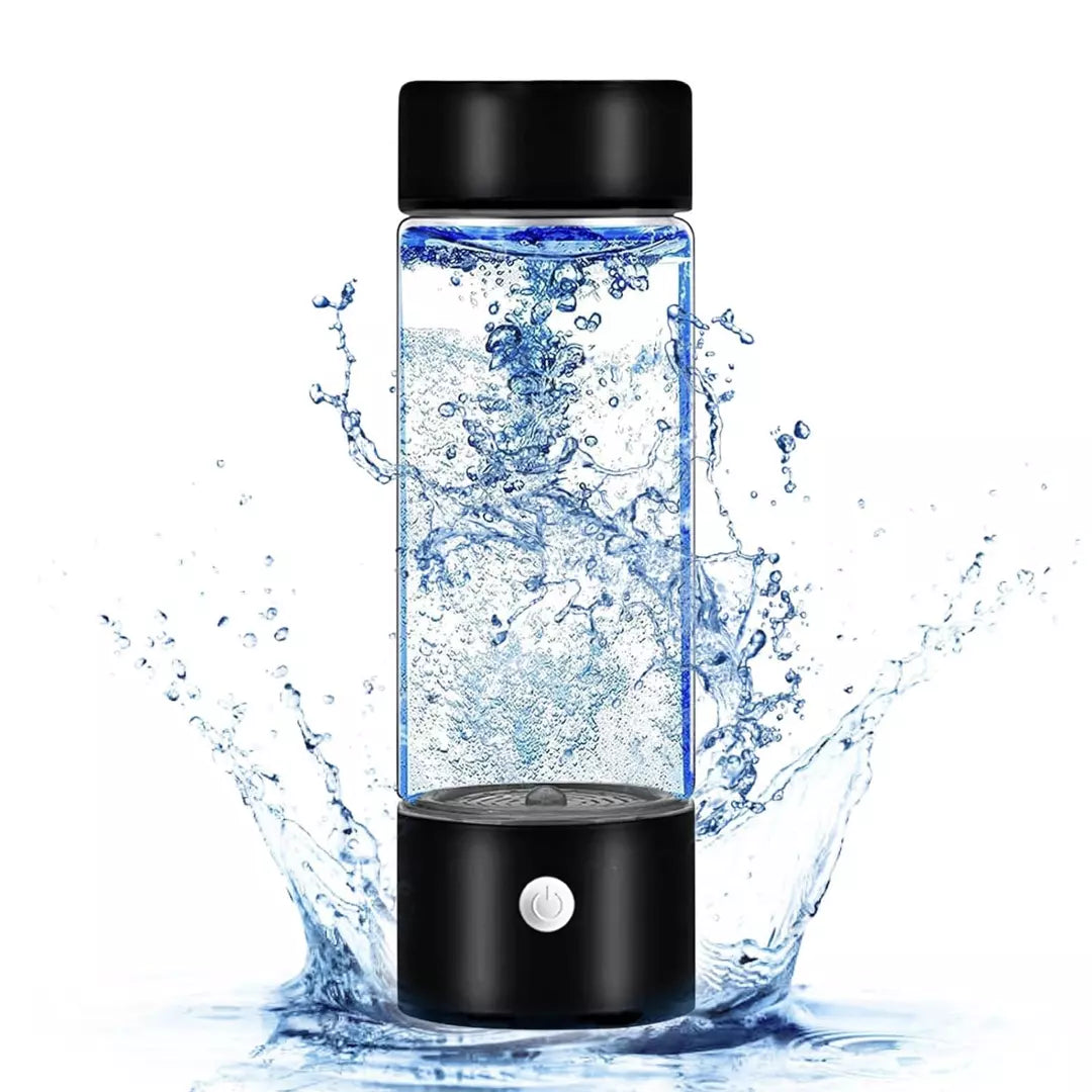 De zwarte HydroRefresh waterstof fles 2.0 heeft een inhoud van 420ml en een kracht van 10 watt. De waterfles is gevuld en de functionaliteit van de hydrogenen waterstof fles staat aan.