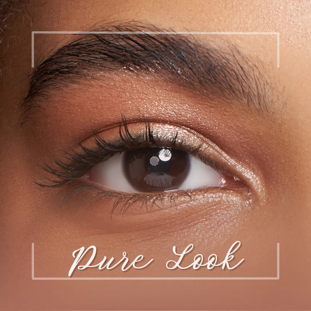 Dit is de Pure Look variant van onze Magnetische Wimpers, voorheen de Natuurlijke variant. Deze look zorgt voor natuurlijk ogende wimpers met een elegant effect. Onze magnetische wimpers zijn in vijf stijlen te verkrijgen en we hebben tijdelijk een 1+1 gratis actie. Daarnaast krijg je de applicator voor de magnetische wimpers er ook gratis bij.
