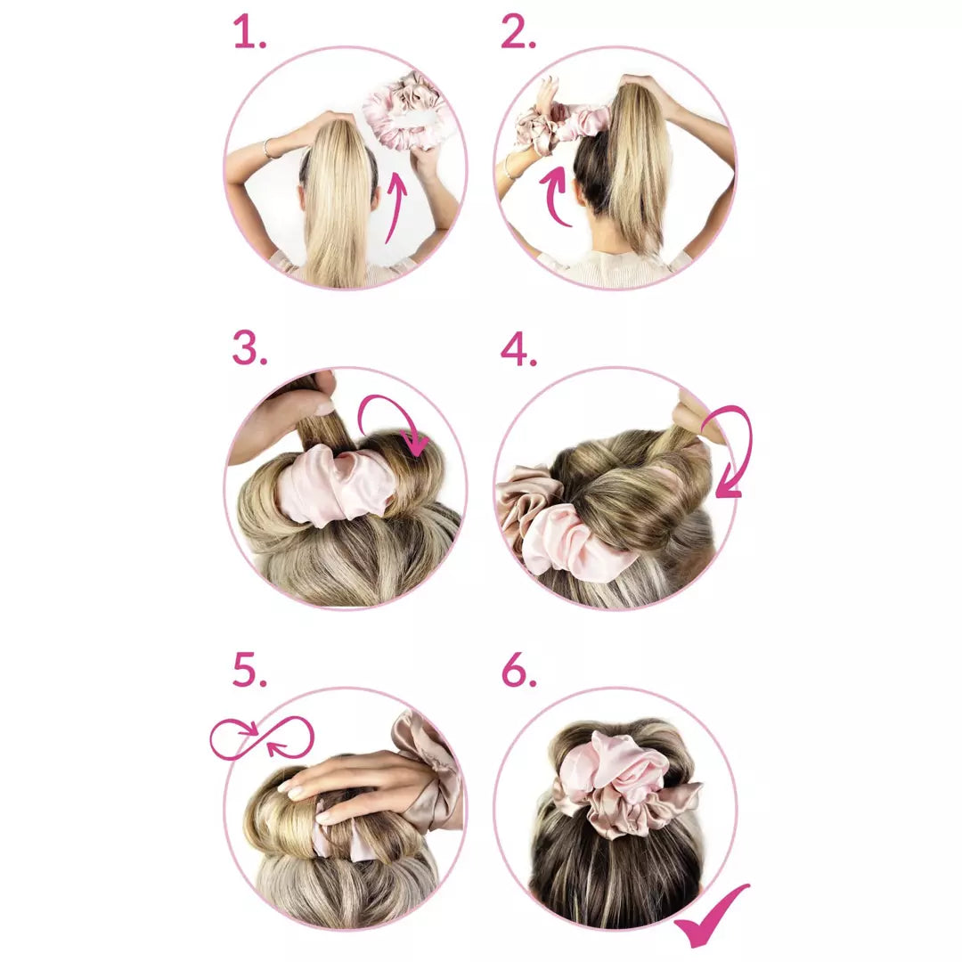 Een dame met blond haar laat zien hoe je de grote zijden scrunchie in je haar moet stoppen.  Op zes afbeeldingen wordt stap voor stap weergegeven hoe je de beste heatless curls kunt creëren met de zijden scrunchie.