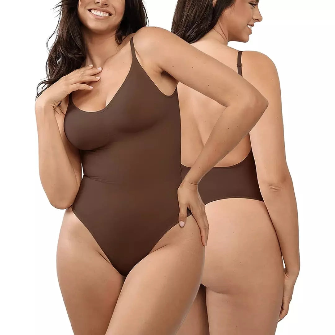 De bruine SlimShape Bodysuit wordt gedragen door een vrouw. Je ziet de voor en achterkant van de bodysuit.