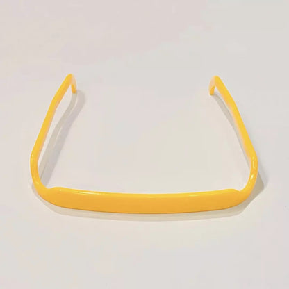 De Zonnebril Haarband in de kleur geel.