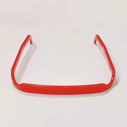 De Zonnebril Haarband in de kleur rood.