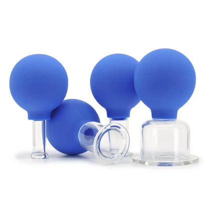 De Facial Cupping Set in de kleur blauw. Facial cupping stimuleert de gezondheid van je huid en vermindert fijne lijntjes en rimpels.